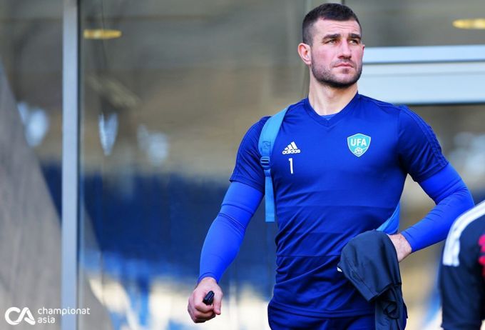 Men uning oyogiga keldim Qullik porno onlayn