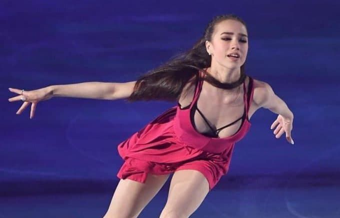 Onlayn yalangoch qizlarning cumi tomosha qiling Jinsiy aloqada bolgan yigit onani xafa qiladi