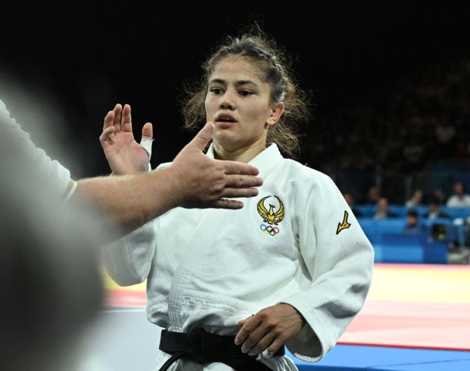 Uyda hech kim yoq paytda talaba jinsiy aloqa Ofisdagi ziyofatda jinsiy aloqa