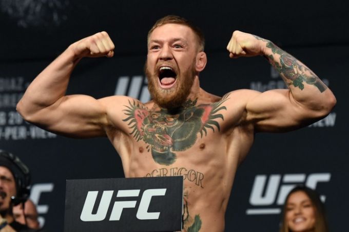 Qizlarning siyishining yaqindan olingan videolari