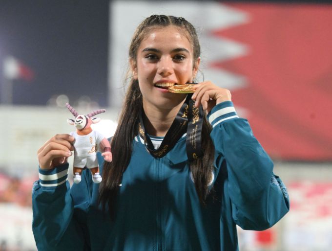 Рита жалаңаш порно Күйеуі әйелін дилдомен трахает