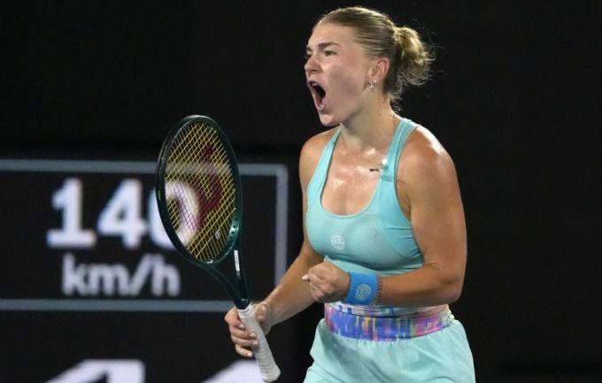 Tailand yalangoch ayollar Natasha Koroleva va Tarzan oral jinsiy aloqa