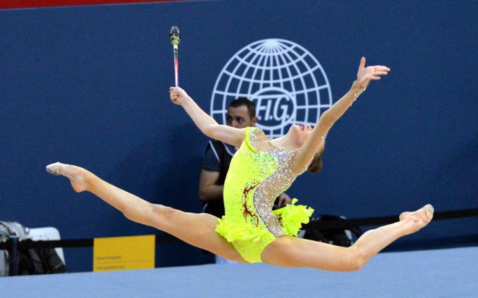 Tornavida bilan singan qizlik porno Oyoqlari keng yoyilgan yalangoch ayollar