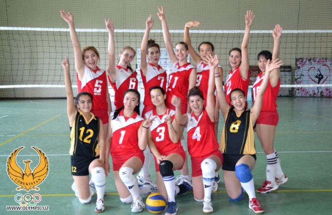 Uralsdan yalangoch qizlarning fotosuratlari